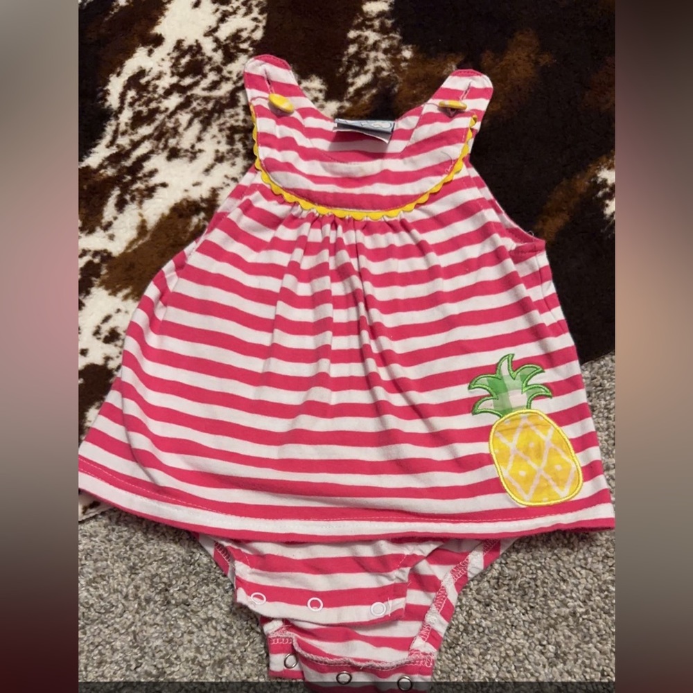 12M BUNDLE, Disney sweater, Carter’s brand jacket and dresses. VGUC onesies.
